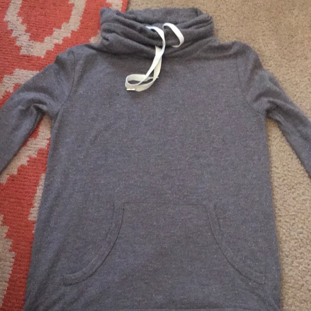 Grey long sleeve shirt with pockets!